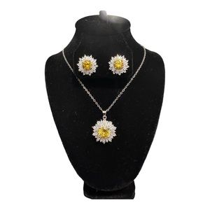 "Sparkling Elegance: Necklace and Earrings Jewelry Set"